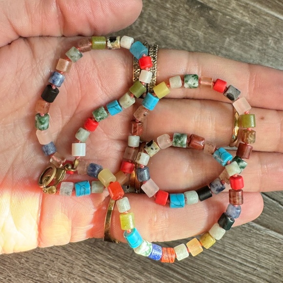 Handmade hand knotted little stone cylinder layering necklace. - Picture 5 of 8